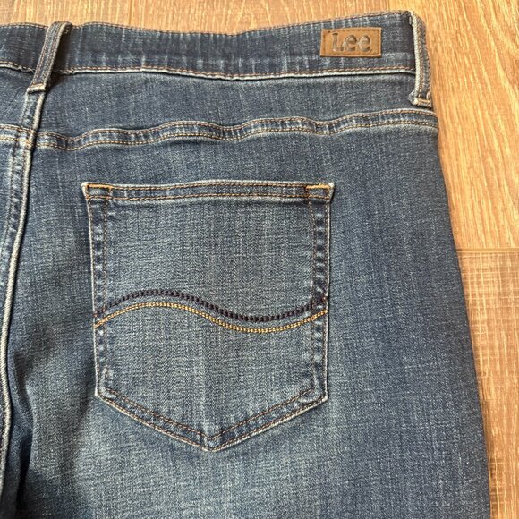 Lee Mid Rise Bootcut Jeans – Size 18S - Picture 8 of 14